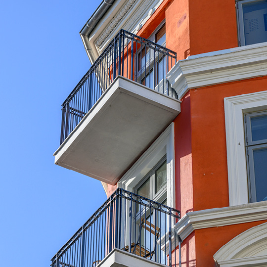 I samarbejde med boligforeningen AB Slagelsegade 11 / Sorøgade 1 har Balco Altaner netop afsluttet installationen af 9 rummelige altaner og 5 elegante franske altaner i hjertet af København Ø.